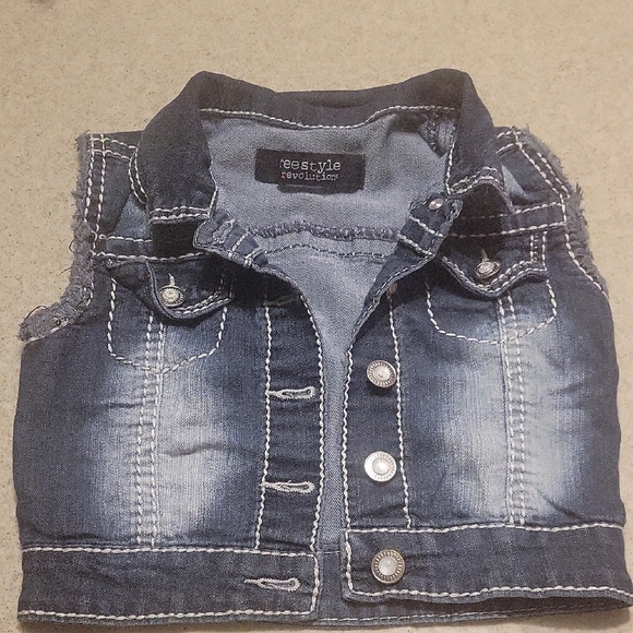 SLEEVELESS JEAN JACKET SIZE SMALL - Picture 1 of 1